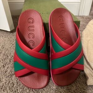 Gucci Women's Vibrant Red and Green Sandals